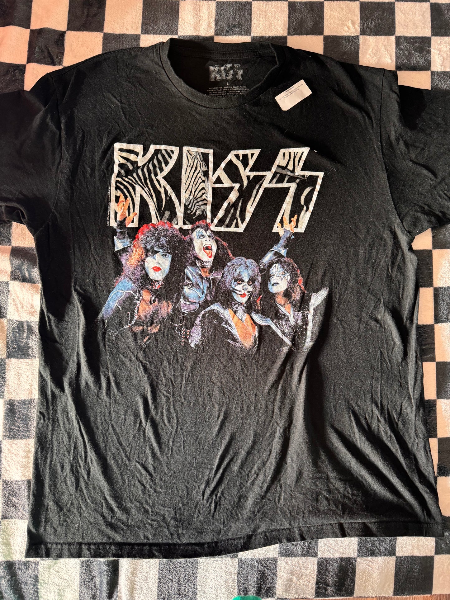 L Thrifted KISS CLICK ME